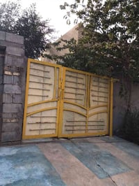 الاحمر ابودهلاية • ٢٠٠م • گراج ٢-٣ سيارات