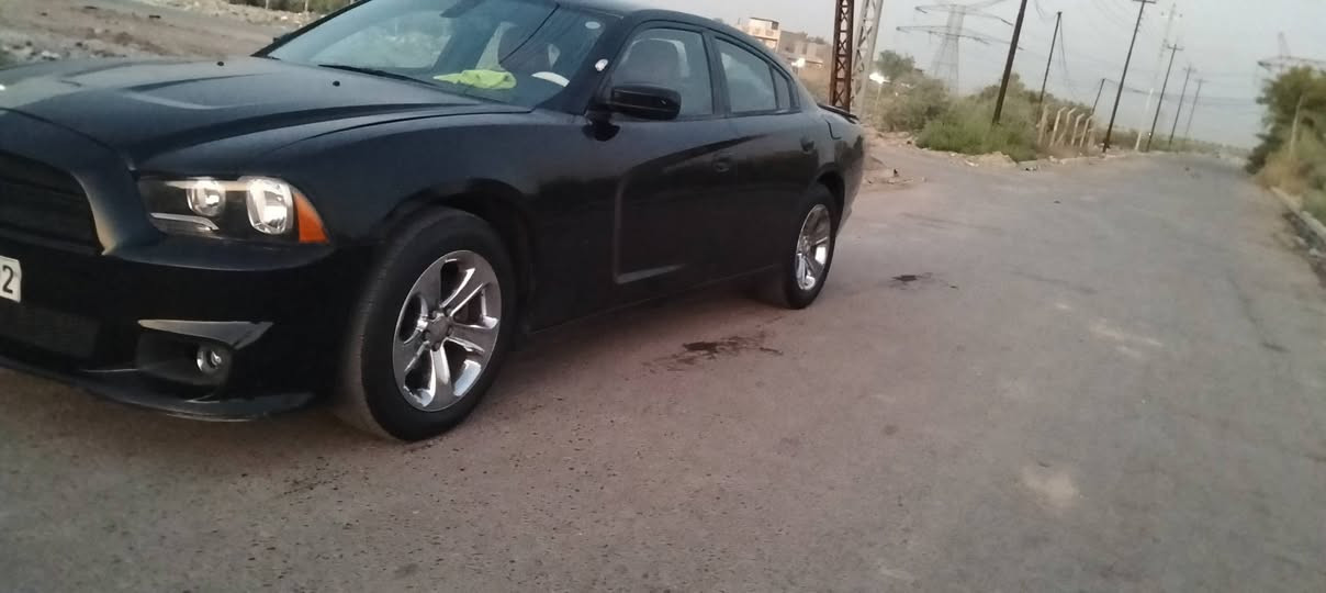 سلام عليكم جارجر موديل 12 خليجي جاملغ لخلفي اثر جراد مصبوغ
تبريد ثلج تخم تاير جديد حداديه جديده 
سعر 125 وبيه مجال الشراي مكاني بغداد 
اخوان اني ماقره اتصل عرقم ***********
