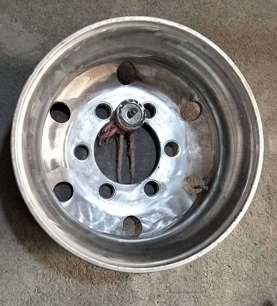 وياله 17ونص هاف لوري ،تاير 12.00R20 رقم الهاتف:***********_البصره قضاء القرنه
