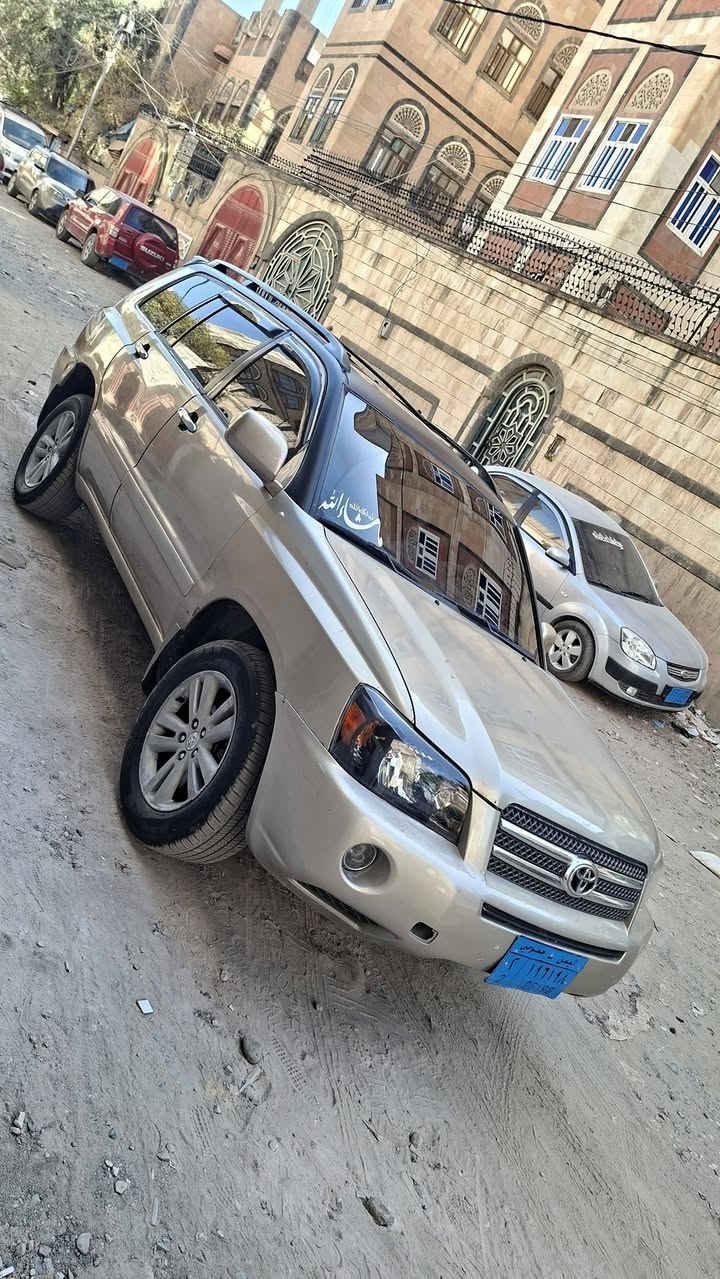Toyota Highlander Hybrid 2006
-
معانا اليوم هيلندر هايبرد -2006-  فل كامل  - دبل -  فتحه سقف 
⬅️ وارد أمريكا  ..
⬅️ مجمرك مرتين مرقم  )..
⬅️ ناقل الحركة : أوتوماتيك .. 
⬅️ اللون ( ذهبي   ) 

🔳 المواصفات 
ماشية 182 ألف 
▪️دبل   ..
▪️ نضام REAR..
▪️نظام ABS .. 
▪️مانع انزلاق ..
▪️مثبت سرعة ..
▪️مرايا كهربائية..
▪️فتحة سقف ..
▪️لمبات ضبابية  ..
▪️تسخين الكراسي ....
▪️طاوات كروم وكالة  ..
▪️فرامل مضادة للقفل ..
▪️كراسي قماش متحرك ...
▪️ مقاعد خلفية مقسمة ..
▪️الاستبني معا العدة كامل ..
▪️نضام حماية ضد السرقة ..
▪️تحكم كامل من الدركسون ..
▪️كراسي جلد لون بيج بالكامل ..
▪️ التحكم في نزول المنحدرات ..  
▪️ كراسي الخلف قابلة للانعطاف ..
▪️اضاة كاملة في السقف والجوانب ..
▪️ نضام سستم صوت اضافي وكالة ..
▪️ زجاج عاكس وكالة الوسط والخلفي ..
▪️مكيف مركزي امامي وخلفي حار وبارد ..
▪️نضام مراقبة ضغط الهواء في الكفرات ..
▪️كمبيوتر كامل في السيارة فحص تلقائي ..
▪️ دكاية خلفية في الوسط معا حامل للاكواب ..
▪️  مسجله سيدي + شريط + سماعات   JBL ..
▪️ 2 مداخل شاحن USB 2.1A في الامام والخلف ..
▪️تنبية في الشاشة في حالة حدوث اي خلل في السيارة..
-
📍مكان تواجد السيارة : صنعاء المشتري المقطف يتصل 👇 
ملاحضه/// مايتصل إلا المشتري المقطف
من المالك مباشره 😍 
السعر 5700 دولار 💵
 للتواصل والاستفسار 📲
772388118


**إذا كنت صاحب هذا الإعلان وتريد حذفه لأي سبب، رجاءا أرسل رسالة إلى الدعم الفني**