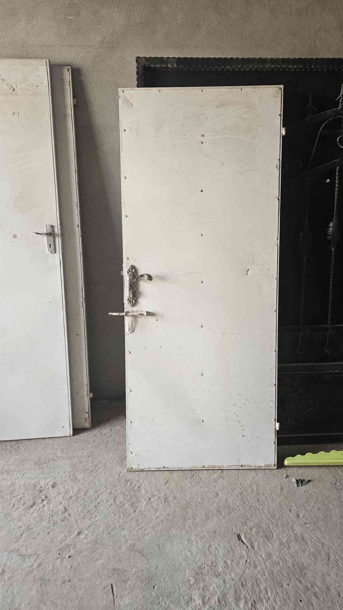 شبابيك وأبواب مستعملة للبيع طريق اربيل الموصل مفرق باصخرة 
*********** للإستفسار
