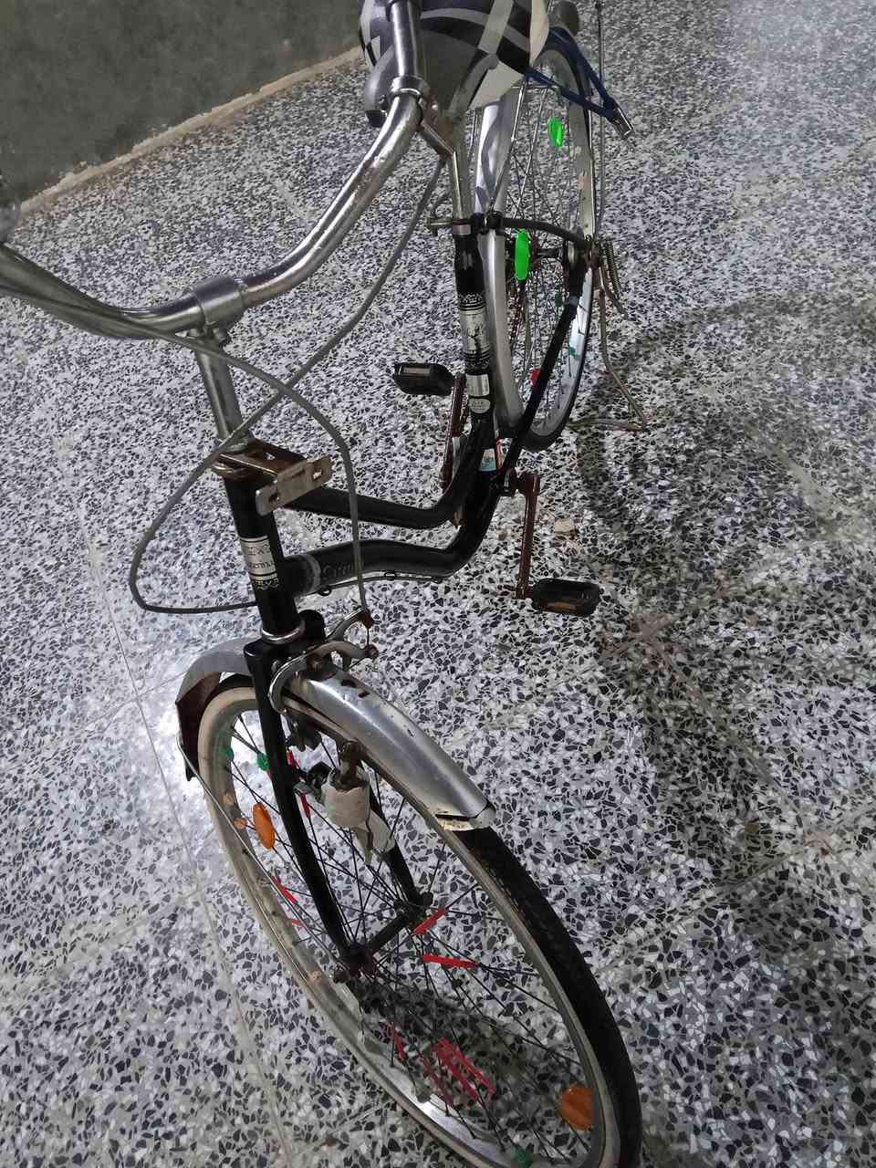 بايسكل جديد للبيع سعرة 80 مكانة طويريج والشراي بي خير ويدلل ***********
