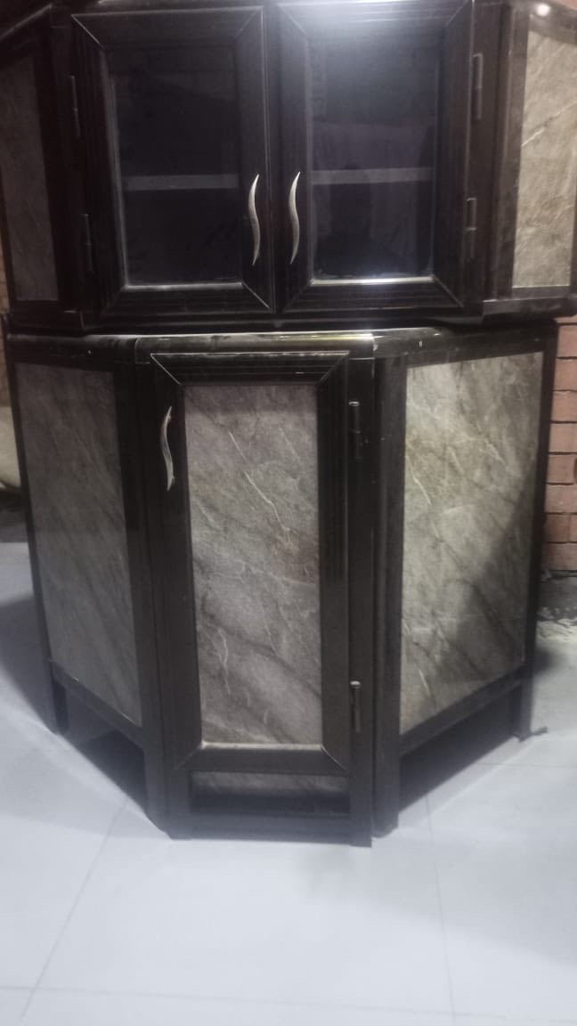 السلام عليكم ورحمة الله وبركاته / هذا الكاونتر والميز ثنينهم للبيع بسعر واحد وبيهن مجال للتواصل واتساب: ***********
العنوان: حي الميلاد
