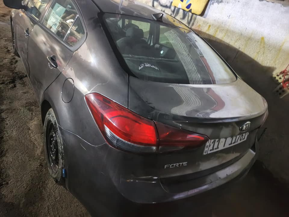 سلام عليكم كيه فورتي مديل ١٧ وارد أمريكي حادثها جاملغ وبنيد وشويه من لغد بي تصليح شواصي حوض مكفول وبيها قطع صبغ بصيطات وبدون اي دواخل سنويه ورقام جدد محرك مفتوح بي وراجز فقط صدرها جديد تخم تاير جديد نص فول سياره مكاني بغداد الكرخ ثالثه سعرها ٩٦ وبيها مجال بصيط ***********
