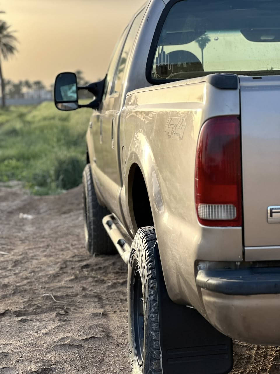 ***********  مكفولة
