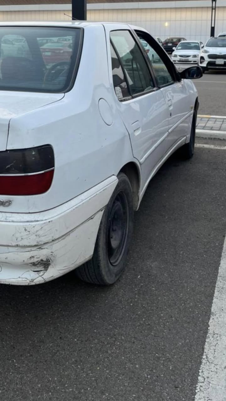 سلام عليكم بيجو فرنسي موديل 2001
اخوان السياره بلاديه مابيه صبغ فقط اكو مكانات بسيطه معجون بلصوره وضاحهً امامكم رقم بغداد تحويل ثاني يومً 
مكاني بغداد الاعظميه السعر ٣٨ او بيه مجال جدا بسيط 
‭٠٧٨٧ ٠٢٥ ٠٧٨٩‬
