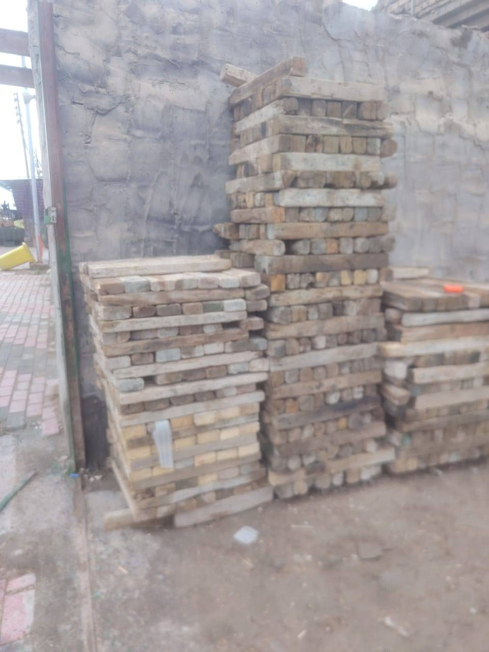 السلام عليكم خشب للبيع مقاصير سير من 70سنتيم لحد ***********المترين كربلاء امن الداخلي مكلف بنشر
