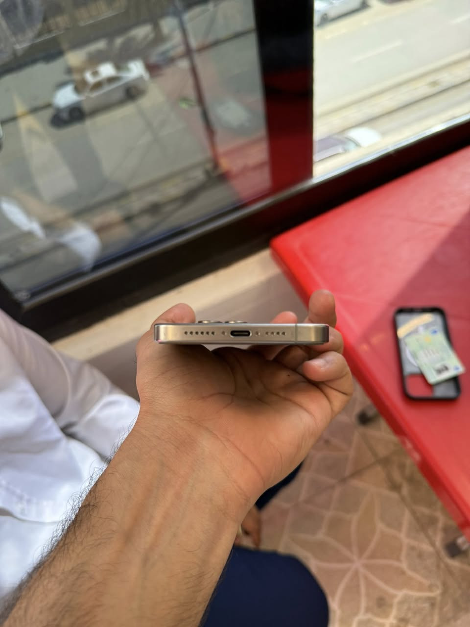 ايفون 15 برو ماكس 
دبل خط za
شرق اوسط كارتونه وغراض كامله
ذاكره 256 
التلفون وتر بوف فقط الفطر الي بضهر 
بطاريه 80 
السعر 925
*********** فقط واتساب
