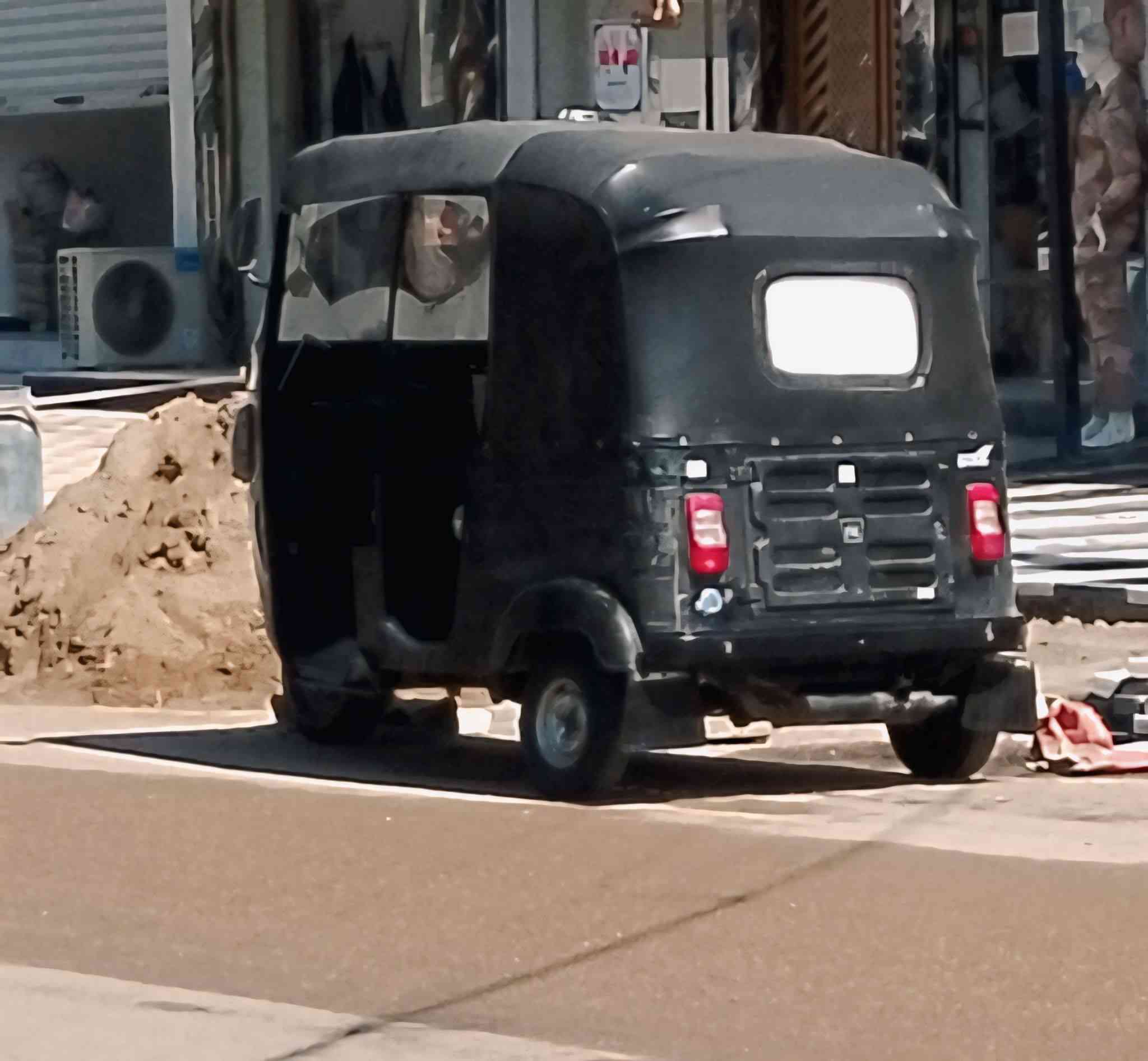 السلام عليكم  للبيع المكان بغداد الحسينيه تخم تاير جديد اي نقص ما بيها  كامله دوشمه جديده تشادر جديد كهربائيات كلها شغاله مكينه لا تنقيص ولا تبخير سعر ب ب 3500 وبيها مجال بسيط متواجد على الواتساب والشراي يتصل مراوس حسب القناعه ***********
