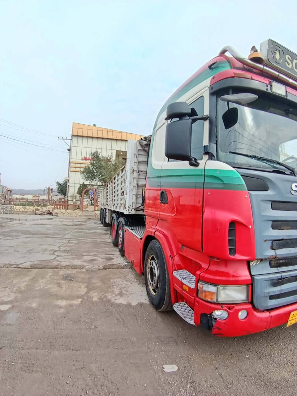 اسكانيا للبيع موديل 2007 فول مواصفات كير اوتماتيك رتيدر ثلاجه سنكل امامي جوبلس امامي اربع محاور عربانه شرط تحويل مكان سياره دوز اتصال ***********
