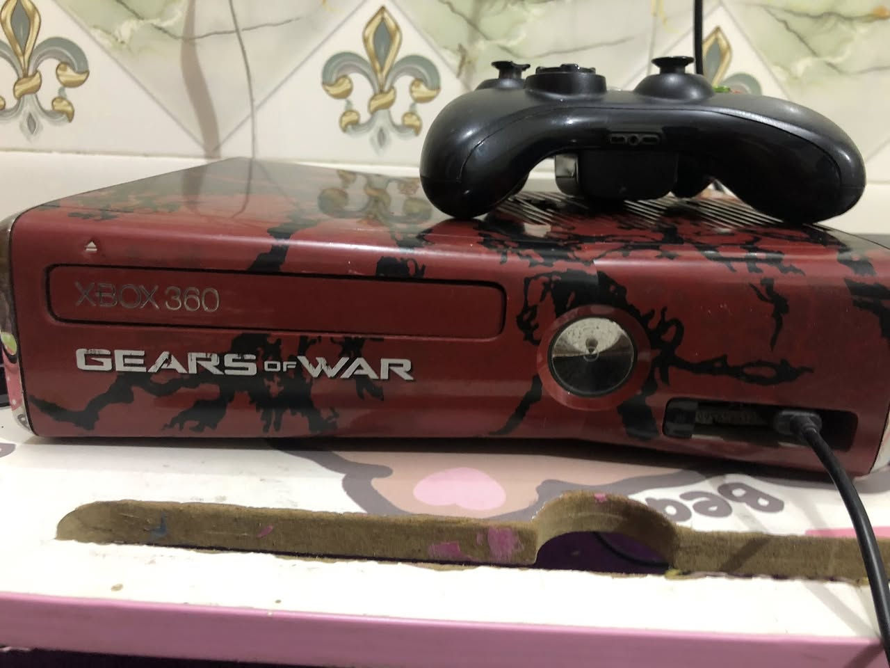 سلام عليكم اكس بوكس 360 للبيع مع كامل ملحقاته مهكر جهاز نضيف كلش جوده عاليه دقه مايعلك بل العاب التواصل والاستفسار ***********
