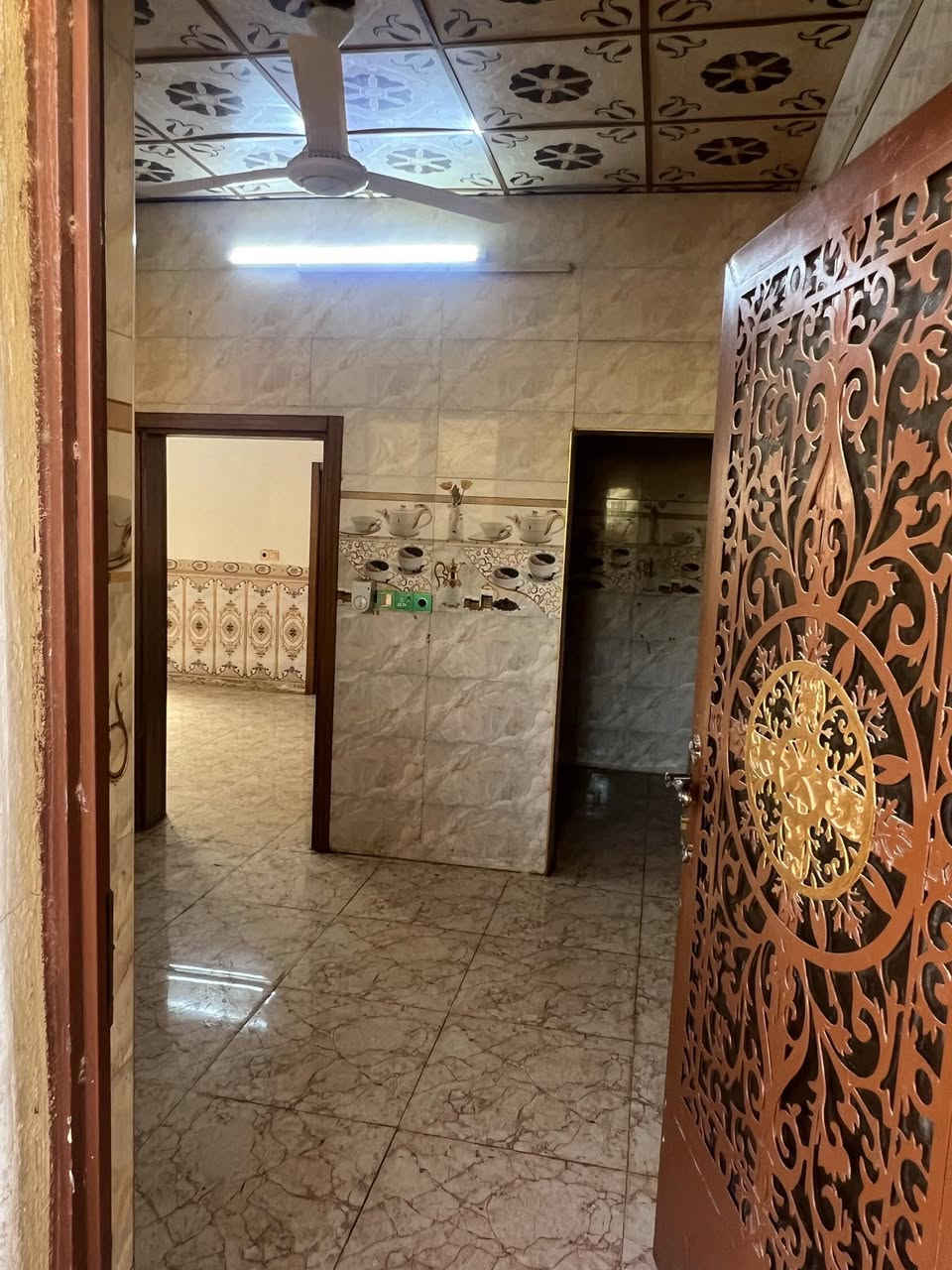 السلام عليكم
اعلان 
يوجد مشتمل  للايجار طابق ارضي بناء حديث جديد يحتوي على غرفتين نوم وصالة واستقبال ومطبخ ومخزن وحمام شرقي وغربي مفصولات وحما خارجي وكراج سيارة 

العنوان:تكريت قرب التقاعد
سعر الايجار 350الف بالشهر
للمعلومات اتصل ***********
