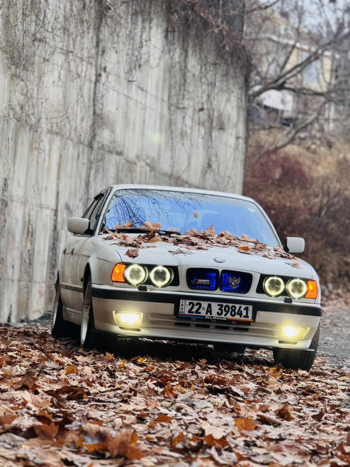 سڵاو و ڕێز بۆ هەموو لایەک
بیئێم 525 IA بۆ فرۆشتن 
 مودێل 1991
سەنەوی و ژینگەو ڕێگەو بانی تازەیە بەیانی بیکە بەناوتۆ 
گێڕ تۆماتیک
 سڵایت 
 چوار جام کارەبا  
 کوشن جڵد 
 ناو سپی  
 گێچ ئەڵقە 
 تەبرید   
 چوار تایەو ویلی M5 ی لەژێرە لۆکک 
قوفڵ مەرکەزی و تاقم لایتی زینۆنی خەت 100$ لەسەرە  
 بەس چوار پەنجە زیاتر نا لێدراوی هەیە هەر پێوەی دیارنیە
دوو چەمەلەقی پێشەوەی بۆیاخە بۆنیدی بۆ گۆڕاوە بە پان 
زۆر شتی ترر.لە پێنجوێنم بۆ زانیاری زیاتر ***********               هەمو شتێکی لەسەرە ڤایبەر واتساپ ... 
ئەدمینی گووڵ‌❤
