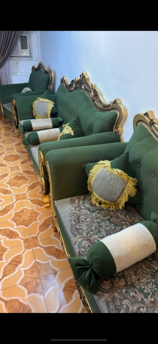 تخم ملكي 10مقاعد نضيف مكاني الشعب السعر 350 ألف للاستفسار الاتصال على الرقم ***********
