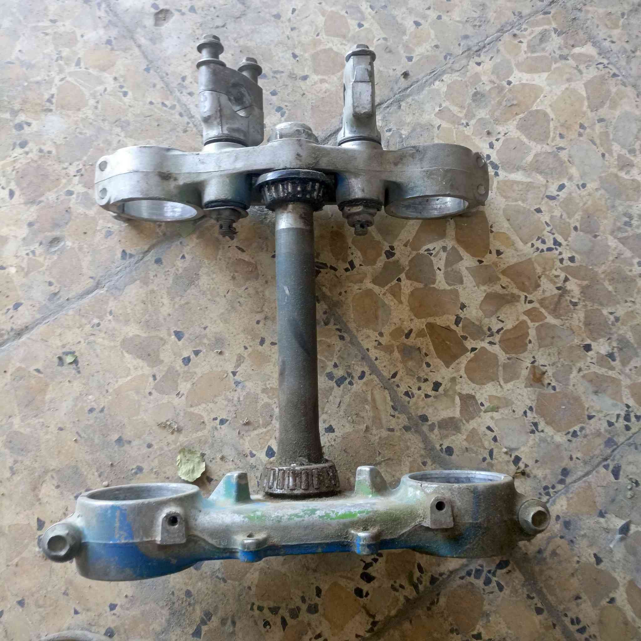 اسلام عليكم اغراض قفاز كاوسكي ربع سلفات وفشكة ولفشكة ثانية ام قباقة سود كورها وسلندرها وغراضها كاملة بس مفجورة بستم بيها الي محتاج شي يراسلني ‏‪***********‬‏
