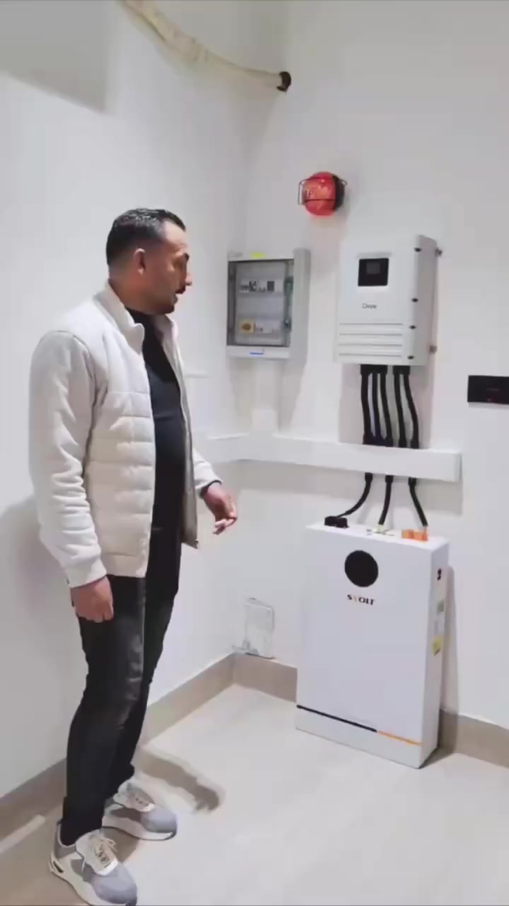 اختيار المنظومة الشمسية مو بس سعر…
لازم تعرف شنو يناسب استهلاكك وشنو الفرق بين الأنواع والأسعار.
بهذا الفيديو راح أوضح طريقة اختيار المنظومة المناسبة إلك،
ومقارنة بسيطة حتى تعرف وين تحط فلوسك صح. ☀️🔋 
وادي الرافدين ✅ ثقتكم الدائمة 
العزيزية شارع الخليج قرب البوابة 
للتواصل 
مهندس ظاهر محسن مانع 
***********
***********
مهندس قتيبة جاسم عبد الامير 
***********
#العزيزية_الصويرة_الزبيدية #واسط #تركيب_طاقة_شمسية #الطاقة_المستدامة
