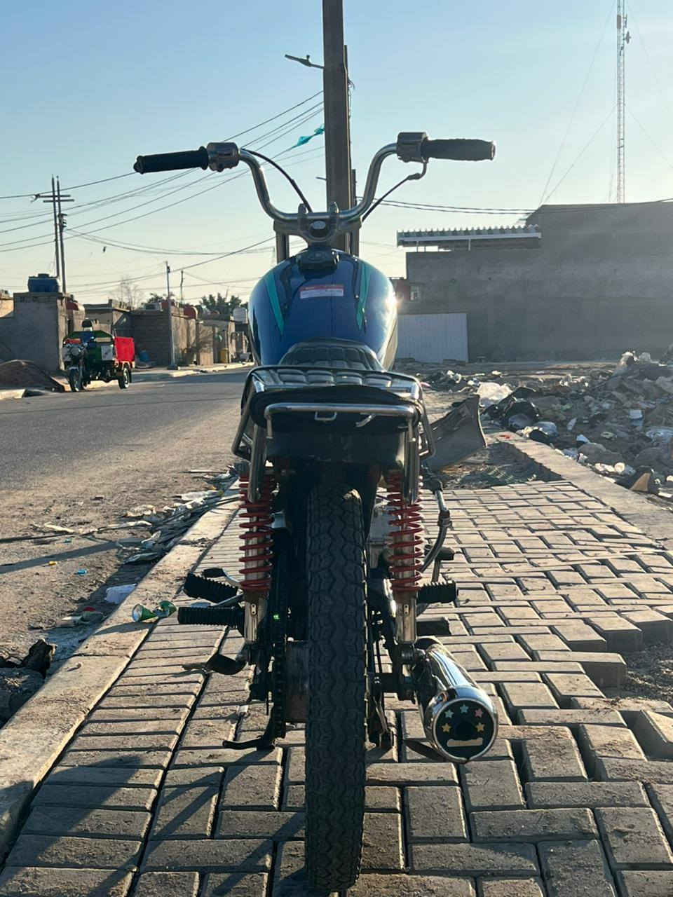 السلام عليكم دراجه ايراني برفاز للبيع اوراق كامله تعال ورقم مديل 2018 الدراجه برغي ما ناقصهه المكان البصرة القبله السعر 500وبيها مجال الرقم ***********
