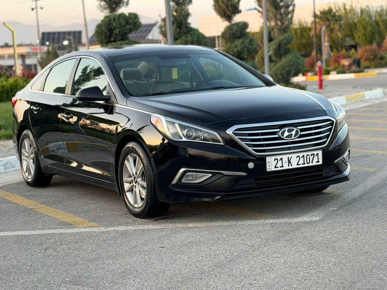 سوناتا موديل 2017 داخل بيجي الون اسود
مكينه 2400 جي دي اي 
مكينه كير مكفولات حداديه مكفوله 
بدون صبغ ولاضربه فقط دعاميه اماميه صبغ 
رصعه جدا بسيطه بالقماره مال تحميل 
تخم تاير جديد رقم شمالي سليمانيه 
العنوان بغداد الرصافه 
السعر 113 
رقم الهاتف ***********
