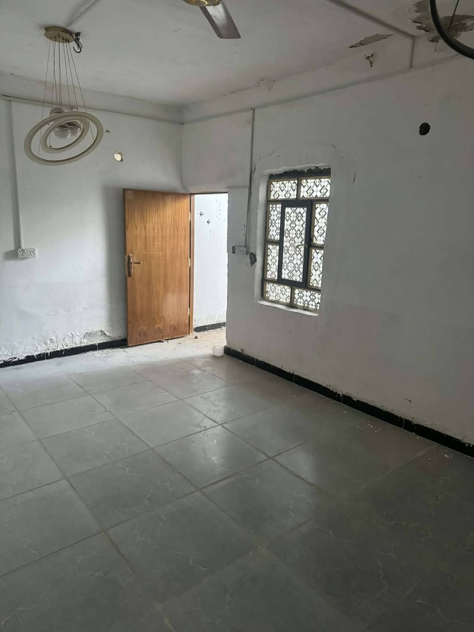 سلام عليكم بيت للبيع 60 متر سند 25 علوه الفحل شارع فائق المضمد 
غرفة واستقبال ومطبخ 
ابيعه هوه  الكاونتر ومراوح وثريات وسخان وتانكي وكاونتر وطباخ والفرن
ب22 وبي مجال


**إذا كنت صاحب هذا الإعلان وتريد حذفه لأي سبب، رجاءا أرسل رسالة إلى الدعم الفني**