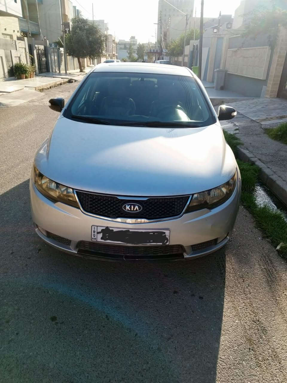 كيا سيراتو 2011
لون سلفر كوري 
فول مواصفات بصمة تنته 
بدون ضرر بدون صبغ 
محرك 16 
رقم اربيل مسطره 
تحويل صاحبها الشرعي
السعر 100$ وبيها مجال بسيط
للتواصل ***********
