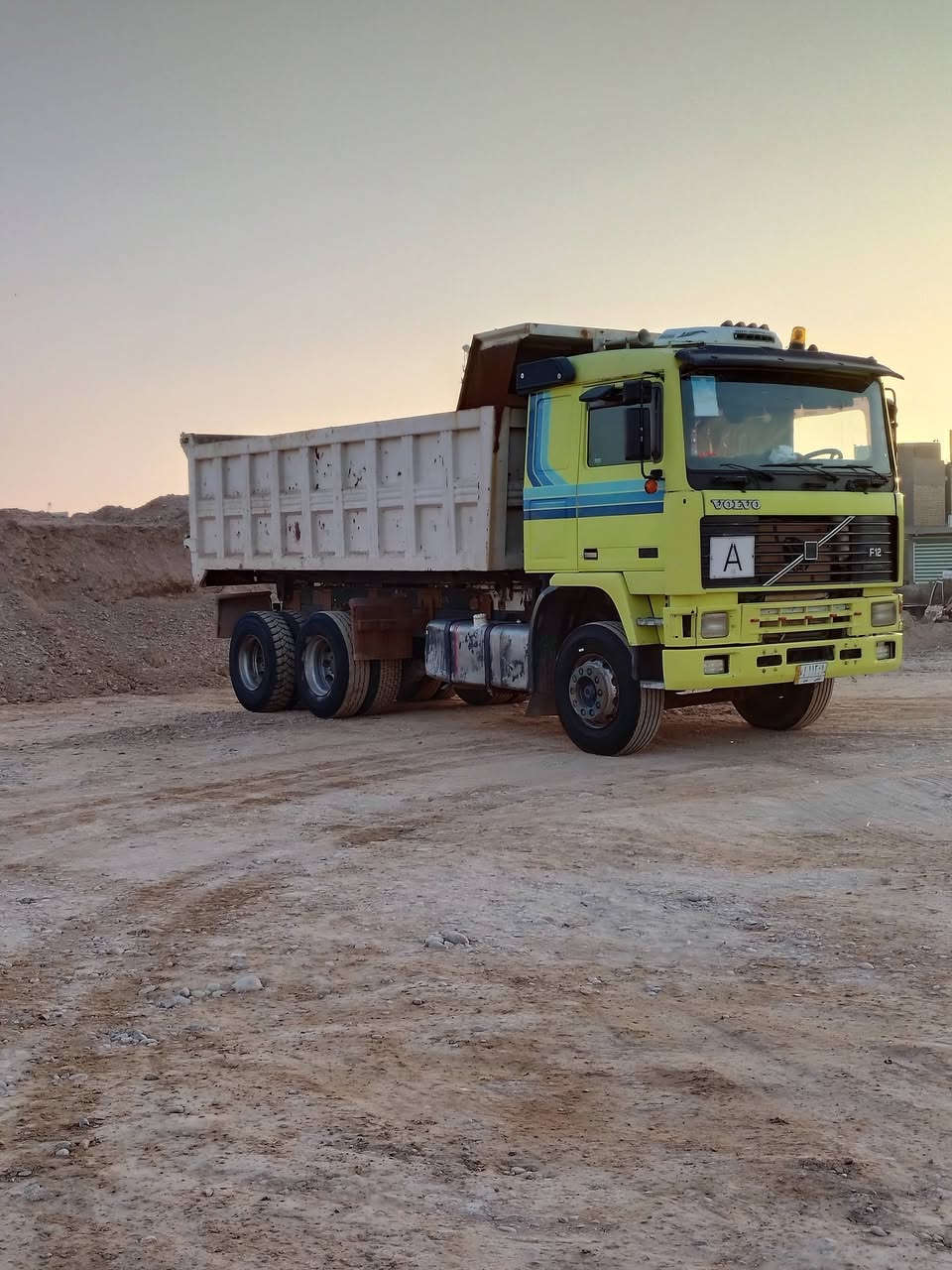 للبيع فالفو اف12 موديل 91 حجم22 السعر والتفاصيل عله الرقم ***********

