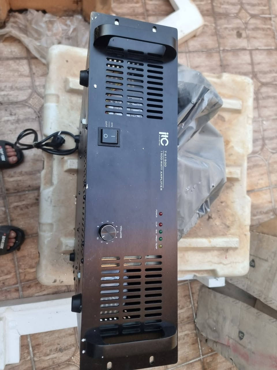 للبيع مجموعة صوت احترافية مكونة من:
✅ أمبليفاير ITC T-61500 بقدرة 1500 واط
✅ سماعة Community XLT46E الأمريكية الأصلية
✅ سماعة Community XP530 الأمريكية الأصلية
🔹 جميع الأجهزة جديدة ولم تُستخدم. 🔹 جودة صوت عالية وأداء احترافي. 🔹 مناسبة للمساجد، الحسينيات، القاعات، المناسبات، والفعاليات الكبيرة. 🔹 صناعة أصلية ومواصفات احترافية.
💰 السعر المطلوب: 2000 دولار أمريكي
📞 للتواصل: ***********
📍 بغداد
للجادين فقط، إمكانية الفحص والتجربة قبل الشراء.
#للبيع #ساوند_سيستم #Community #ITC #معدات_صوت #سماعات_احترافية #بغداد :::
