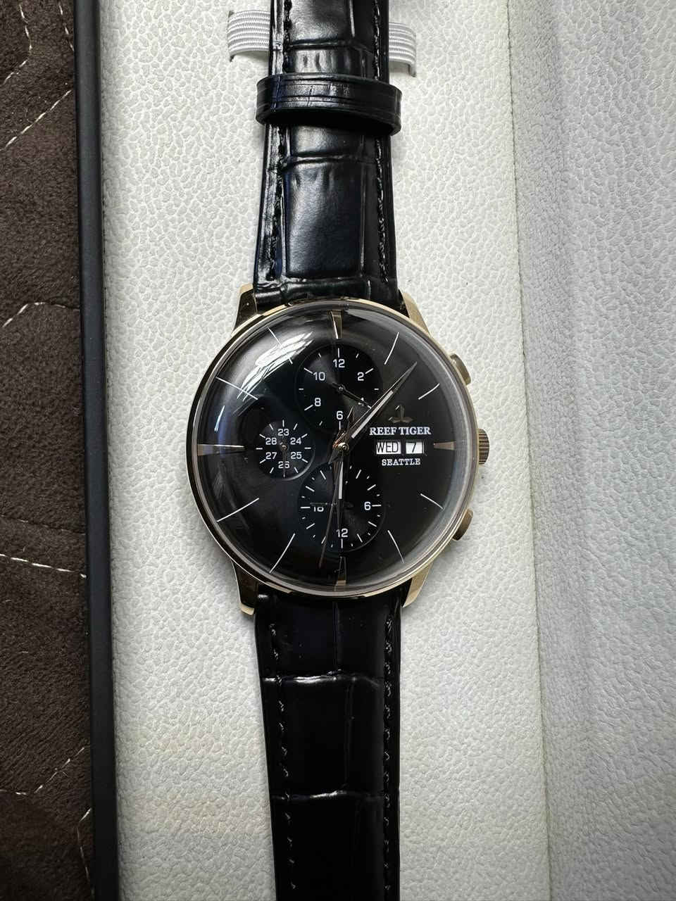 للبيع ساعة Reef Tiger أصلية 100%
⌚ Reef Tiger | منذ 1898
ساعة فاخرة صُممت لأصحاب الذوق الرفيع.

✔️ أصلية 100%
✔️ أوتوماتيك – تعمل بدون بطارية
✔️ حركة ميكانيكية ظاهرة من الخلف
✔️ 24 جوهرة | Cal.6550
✔️ زجاج ياقوتي (Sapphire Crystal)
✔️ هيكل ستانلس ستيل عالي الجودة
✔️ مقاومة للماء 5 BAR (حتى 50 متر)
✔️ تصميم فاخر يجمع القوة والأناقة
✔️ سوار جلد أنيق
✔️ مع العلبة الأصلية

السعر المطلوب.  220 الف


**إذا كنت صاحب هذا الإعلان وتريد حذفه لأي سبب، رجاءا أرسل رسالة إلى الدعم الفني**