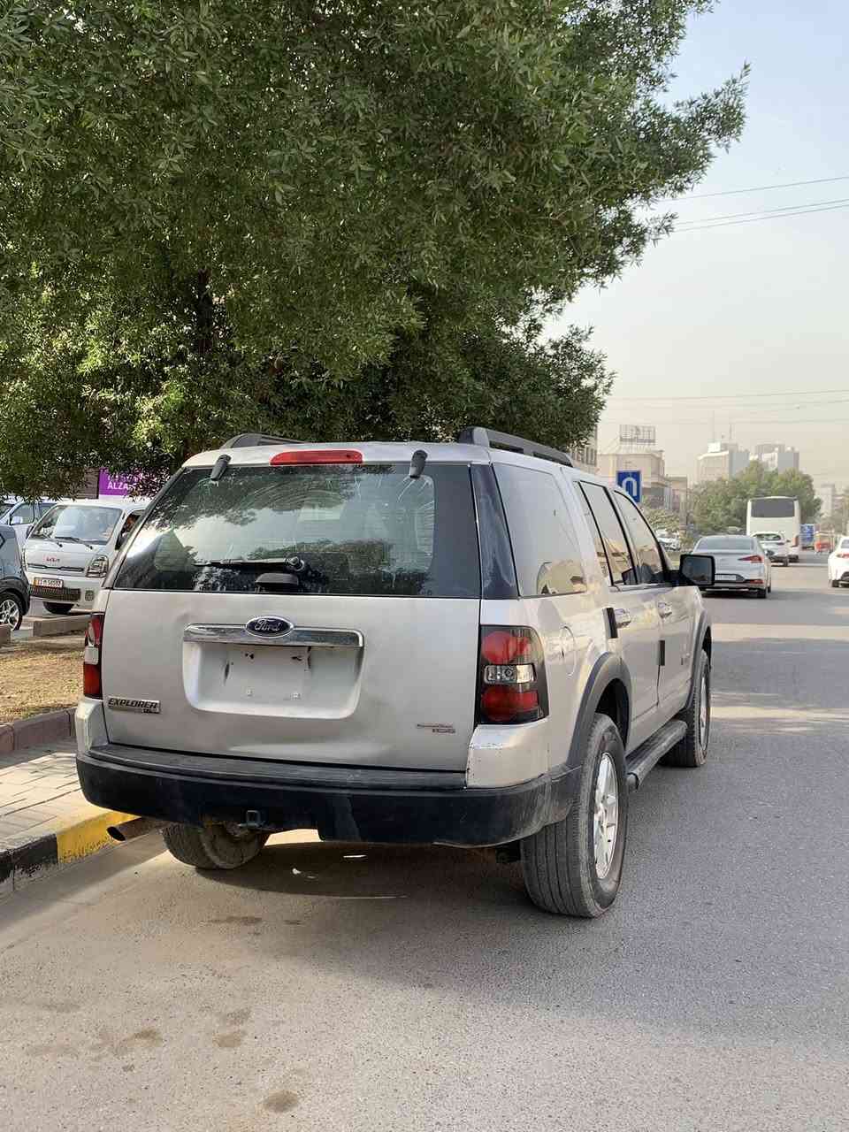 سلام عليكم فورد اكسبلور 2007 
مزاد وزاره داخليه ترقيم مجاني 
سيارة محور مكينة 3000V6
كير ومكينة مكفولات 
كهربائيات شغاله 
داخل 7راكب داخل بيجي
صدر 80/100
تبريد 3قطع 
السعر 55وبيهة مجال 
موًقع سيارة :بغداد البلديات 
***********
