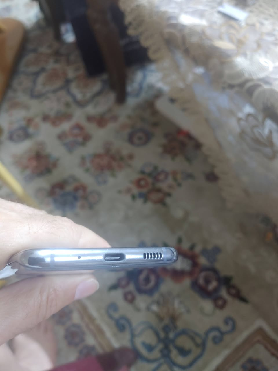 سامسونك S20 5G النسخة اليابانيه docomo ذاكره 128 نظيف جدا بس بيه دكمة البور شويه تتحرك من مكانها. 
السعر 180 الف
يوجد توصيل لكل العراق
للاتصال
 ***********
