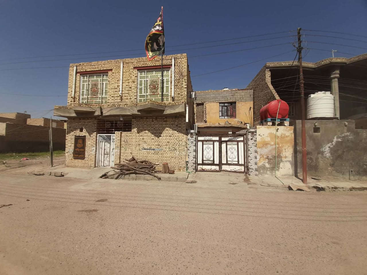 بيت طابو للبيع طابقين مع مشتمل طابقين مساحه 260 م حي الأمير قرب الجسر القديم و مولده رياض عجيل  الحديقه الأولى 
للاستفسار اتصال على الرقم ***********
او مراسله الحساب
