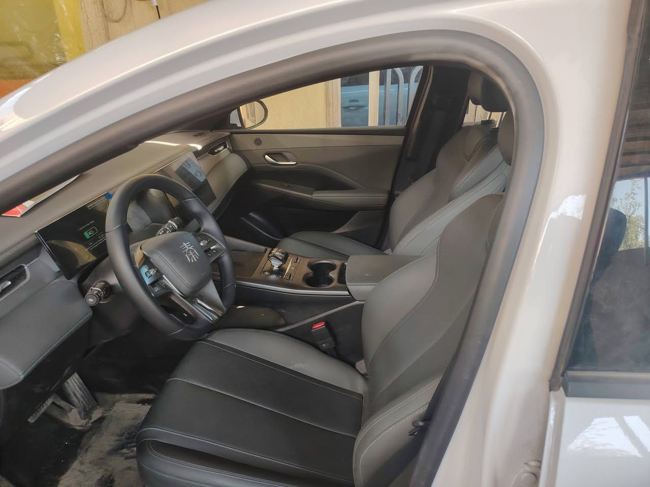 السلام عليكم بي واي دي بعدهة ممرقم ماشية ١٨٠٠ يعني زيرو
١٨ و ٢٠٠ مجال بصيط لان من المعارض ب ١٨و ٣٥٠ عنواني بغداد البلديات ***********
