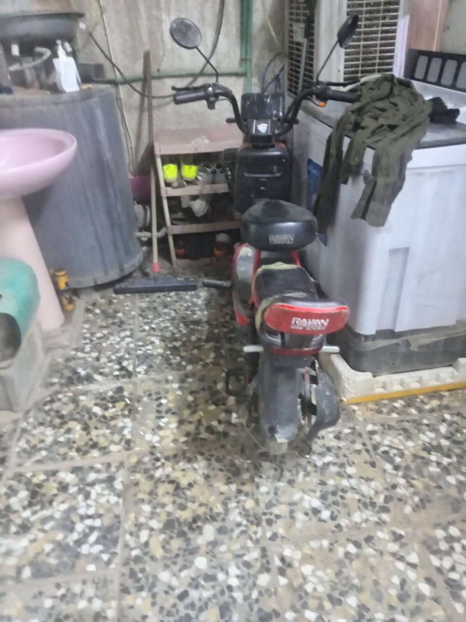 السلام عليكم هذه الدراجه شركه الريان
 للبيع سعر 300 بيها مجال بسيط هذا الرقم راسلنا على ***********
