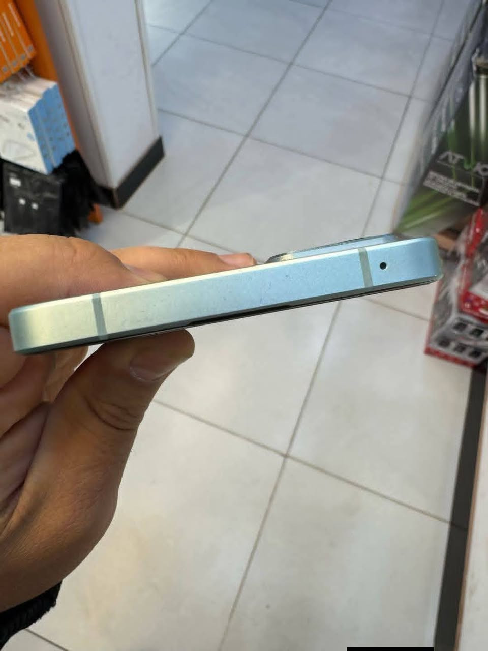 اوبو رينو 6 5G
(جهاز جديد نظافة 100%)
ملحقات كاملة ما طالعات من الكارتون 
1. الهاتف: Oppo Reno 6 5G.
2. المعالج: Dimensity 900 5G ثماني النواة، تكنولوجيا 6 نانو.
3. التخزين/الرام: 128 جيجا، 8 جيجا رام.
4. الكاميرا: خلفية ثلاثية (64+8+2 م.ب)، أمامية 32 م.ب.
5. الشاشة: 6.43 بوصة، FHD+
6. البطارية: 4300 مللي أمبير 
7- شاحن سريع 65 واط

السعر : 250 الف
ت : ***********
بغداد - الكاظمية
