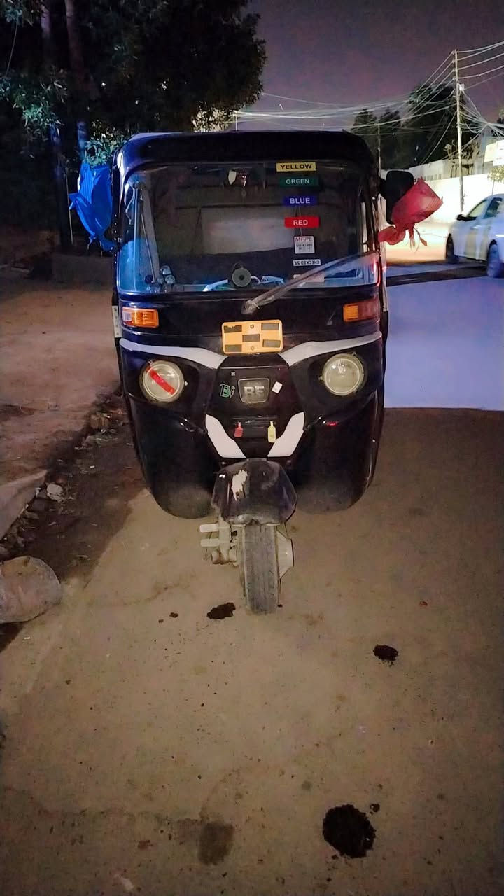 تكتك موديل 2015شهر 12اوراق كامله7 محرك نضيف محرك 20 السعر 4000و بيها مجال مكاني حي الجهاد الرقم ***********
