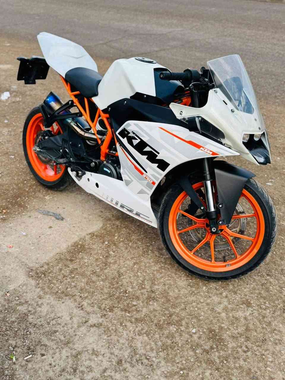 سلام عليكم دراجه نوعKTM RC 390
مديل ٢٠١٧
ماشيه 4 الف بحالة الوكاله
نضام ABS من شركة BYBRE
 اكزوز رياضي من شركةSC-Project
سعر دراجه 20 وبيها مجال
مكان الدراجه بغداد اليياع سويب 
هـ ***********
