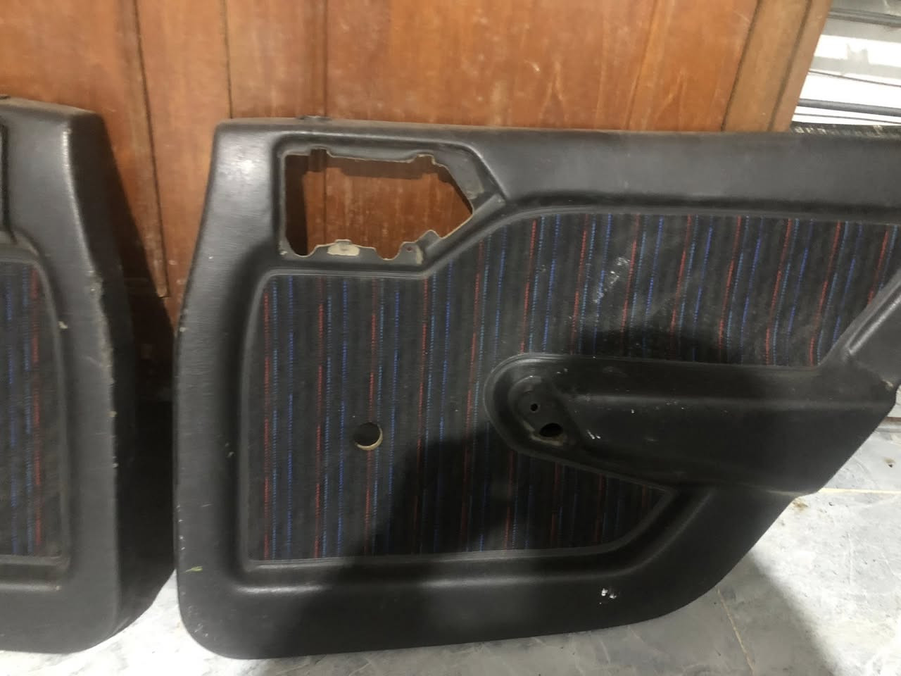 للبيع طقم ناقص جهة السايق سعر100 الف مع طخم ويا كب الماني 200 الف موبايل***********
