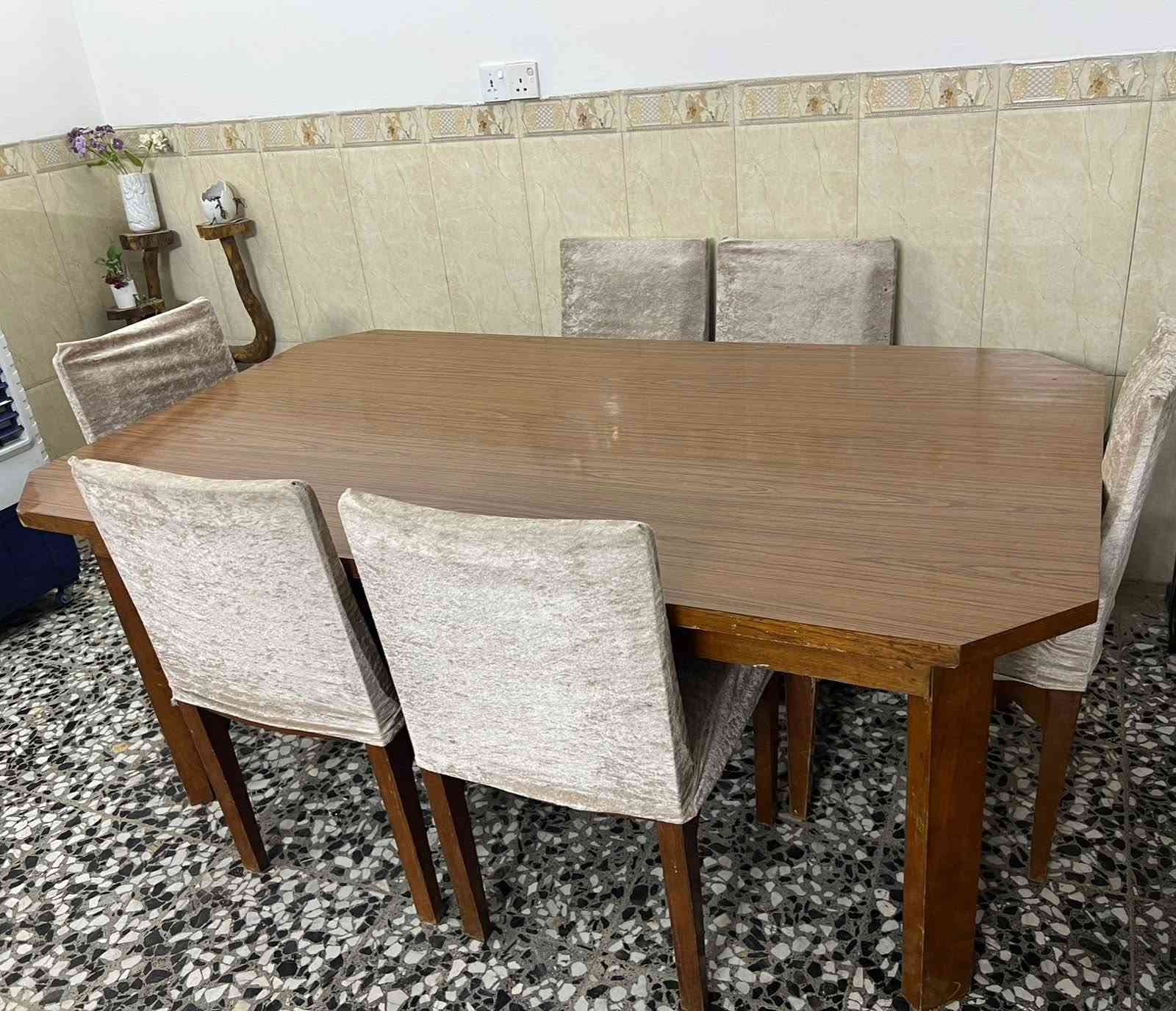 ميز طعام للبيع صاج وياه 6 كراسي كلش حلو ونظيف سعره  150 المكان بغداد


**إذا كنت صاحب هذا الإعلان وتريد حذفه لأي سبب، رجاءا أرسل رسالة إلى الدعم الفني**