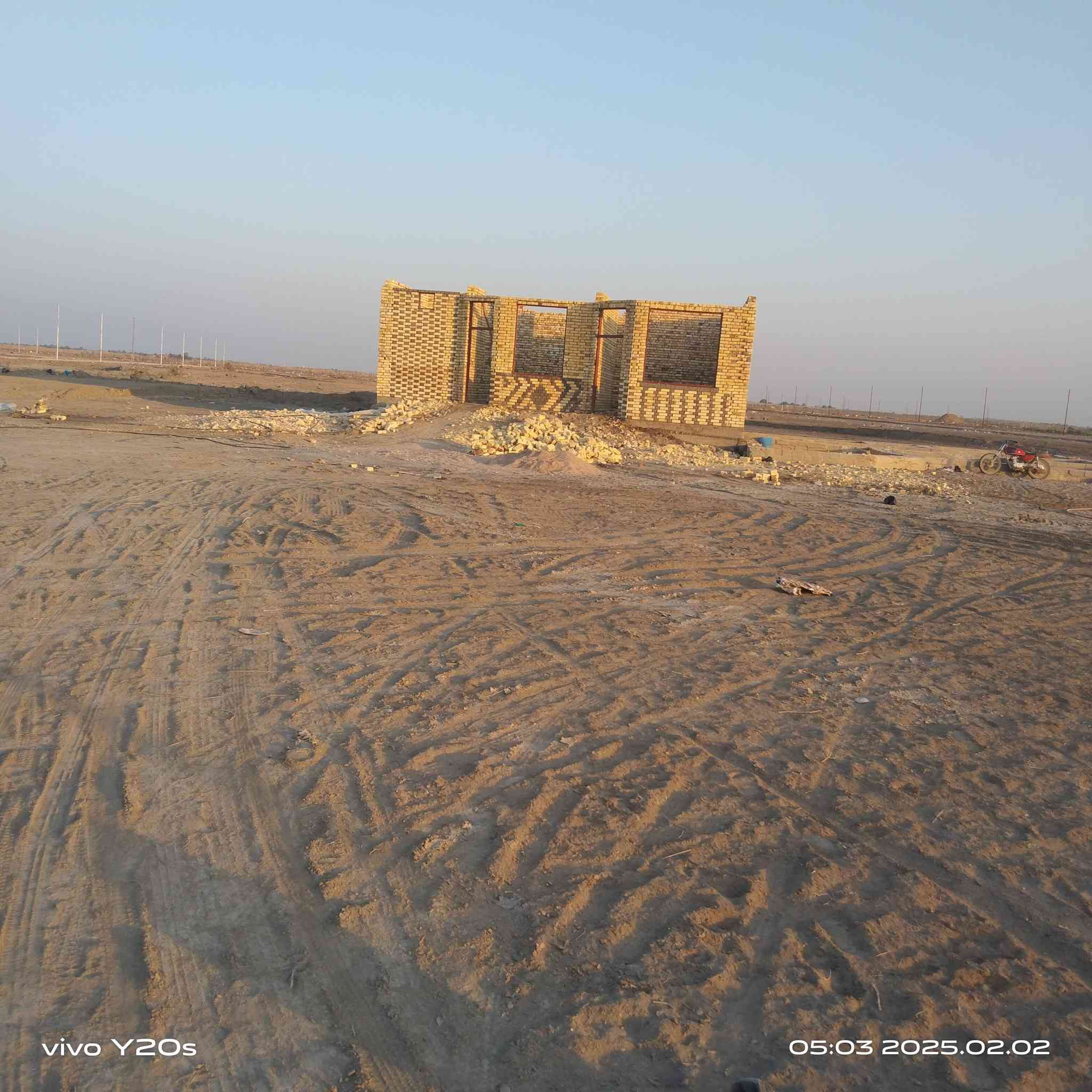 سلام عليكم عدي بيت غرب العلوه الجديده المساحه 600زراعي قرفتين مطبخ حار وبارد منفصل صاله منور حمام داخلي دوانيه الاستفسار ***********ماي كهرباء جواك تبعد عن شارع سايدين 800متر
