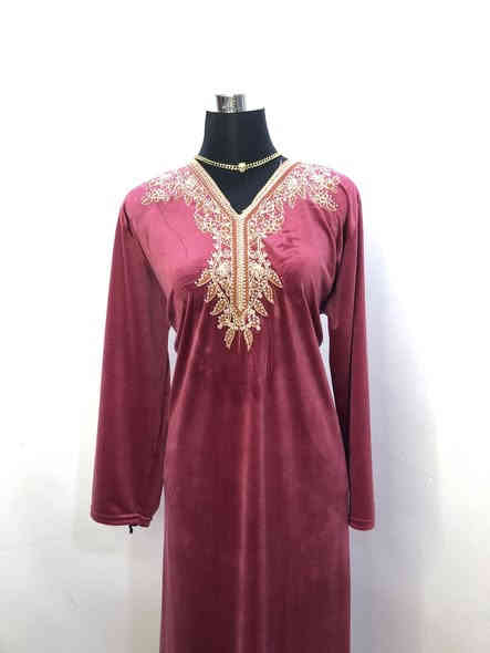 دشداشات قديفه 
قياسات من XL لحد 5XL
تلبس وزن 120
الخامه ستراس حراري 
توصيل 5 جميع المحافضات
للحجز وتواصل ***********
