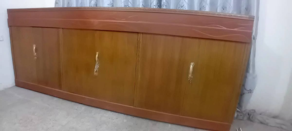 السلام عليكم كناتير ٣باب نجاره تسكام جديد غير مستخدم ومنضد ٦باب ودوشك تركي نضيف باسعارمناسبه للإستفسار *********** واتساب ماسنجر
