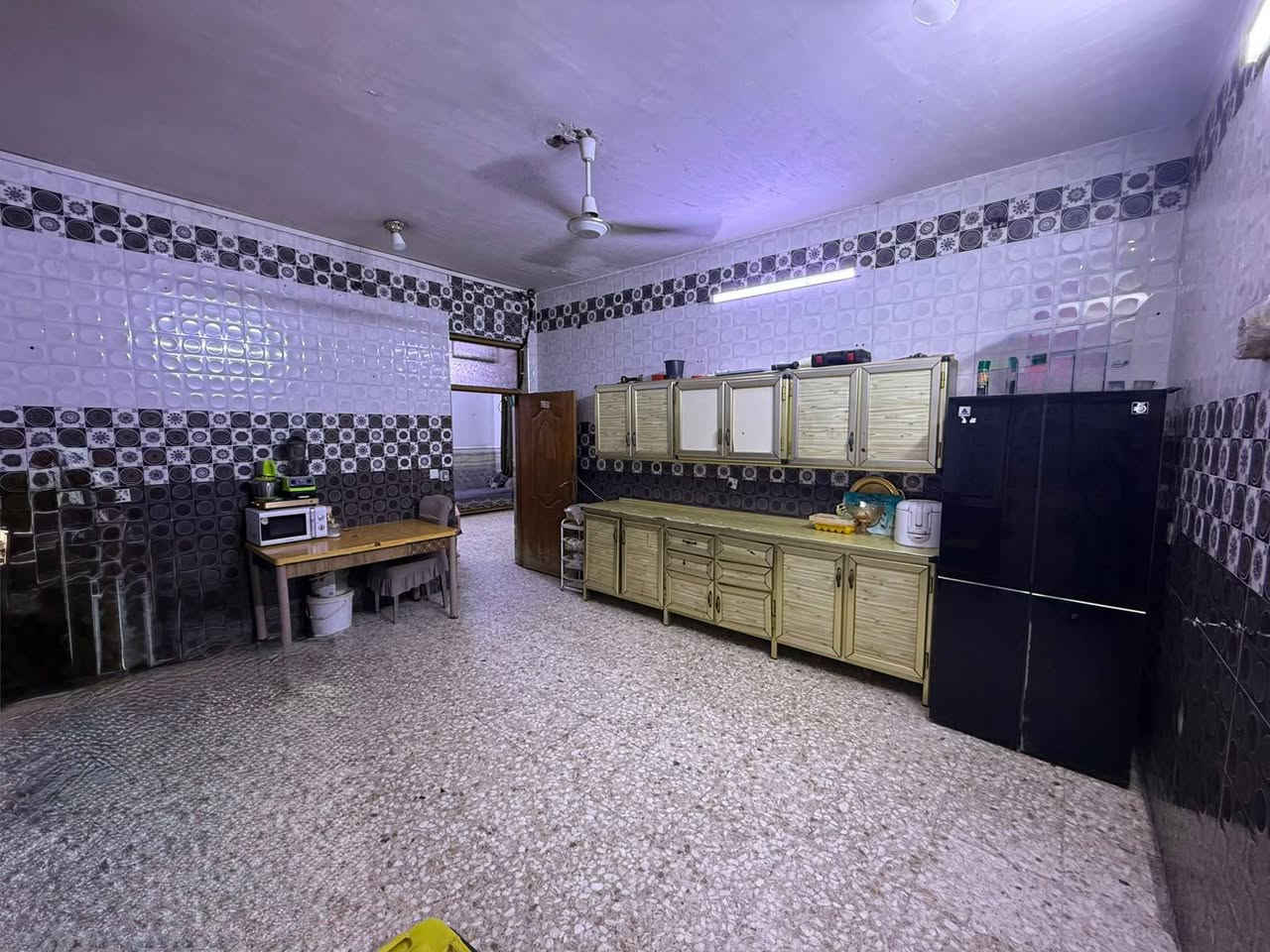 السلام عليكم العنوان حي لأمين قرب اسواق المدينه بيت المساحه 200 م زراعي طابو صرف
جاهز غرفتين جوه وهول واستقبال ومطبخ الطابق الثاني غرفتين وهول سطحين مناور 2 للاتصال ***********
