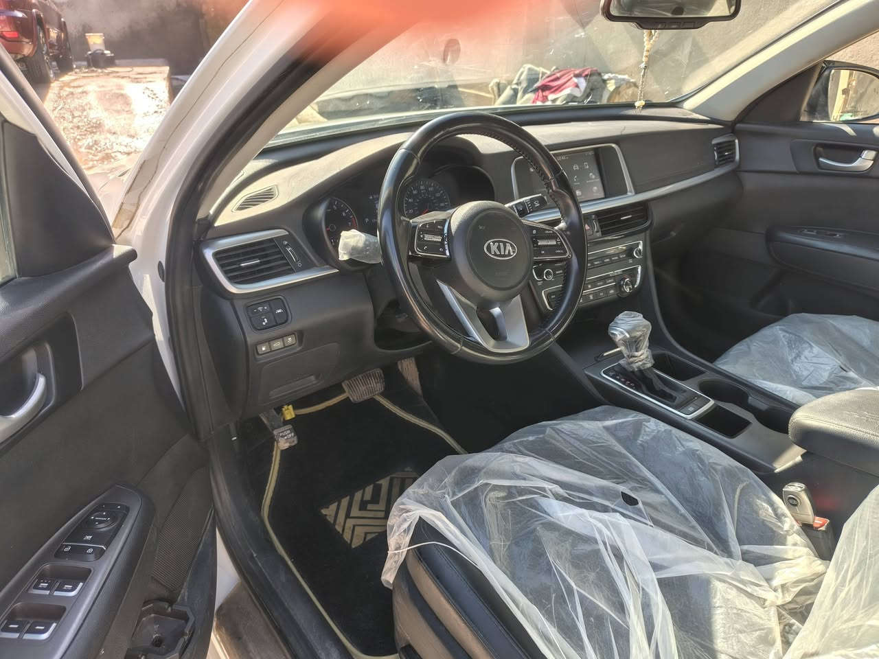 السلام عليكم كيا اوبتما موديل 19 وارد امريكي ضربته جاملغ وبنيد فئة s فول مواصفات فتحه بصمتين كامره دوار راذرات شاشه كبيره رقم بغداد دولي ماشيه 69    السعر ١٤٢     الرقم***********
