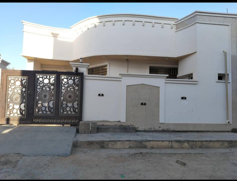 السلام عليكم ورحمه الله وبركاته يوجد بيت للبيع في الرمادي الخمسه كيلو قرب مجمع عمر  الراوي وماركت الريان البيت ركن مساحه 200متر بناء جديد للاستفسار الاتصال على الرقم ‏‪***********‬‏
