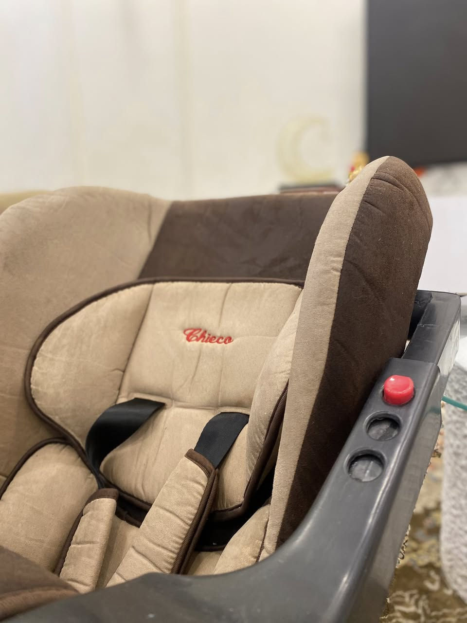 كرسي اطفال ماركة جيكو شاموا يجنن  يكفي لحد عمر خمس سنوات حجم اليده الكبير  يتكبر ويتصغر حسب حجم الطفل اذا سمين او ضعيف او صغير ... توجد عتلة تحت الكرسي لجعل الكرسي منام او وسط او جلوس حسب وضعية الطفل اريده ب٥٠ الف مكاني بغداد الشعب ❤️❤️


**إذا كنت صاحب هذا الإعلان وتريد حذفه لأي سبب، رجاءا أرسل رسالة إلى الدعم الفني**