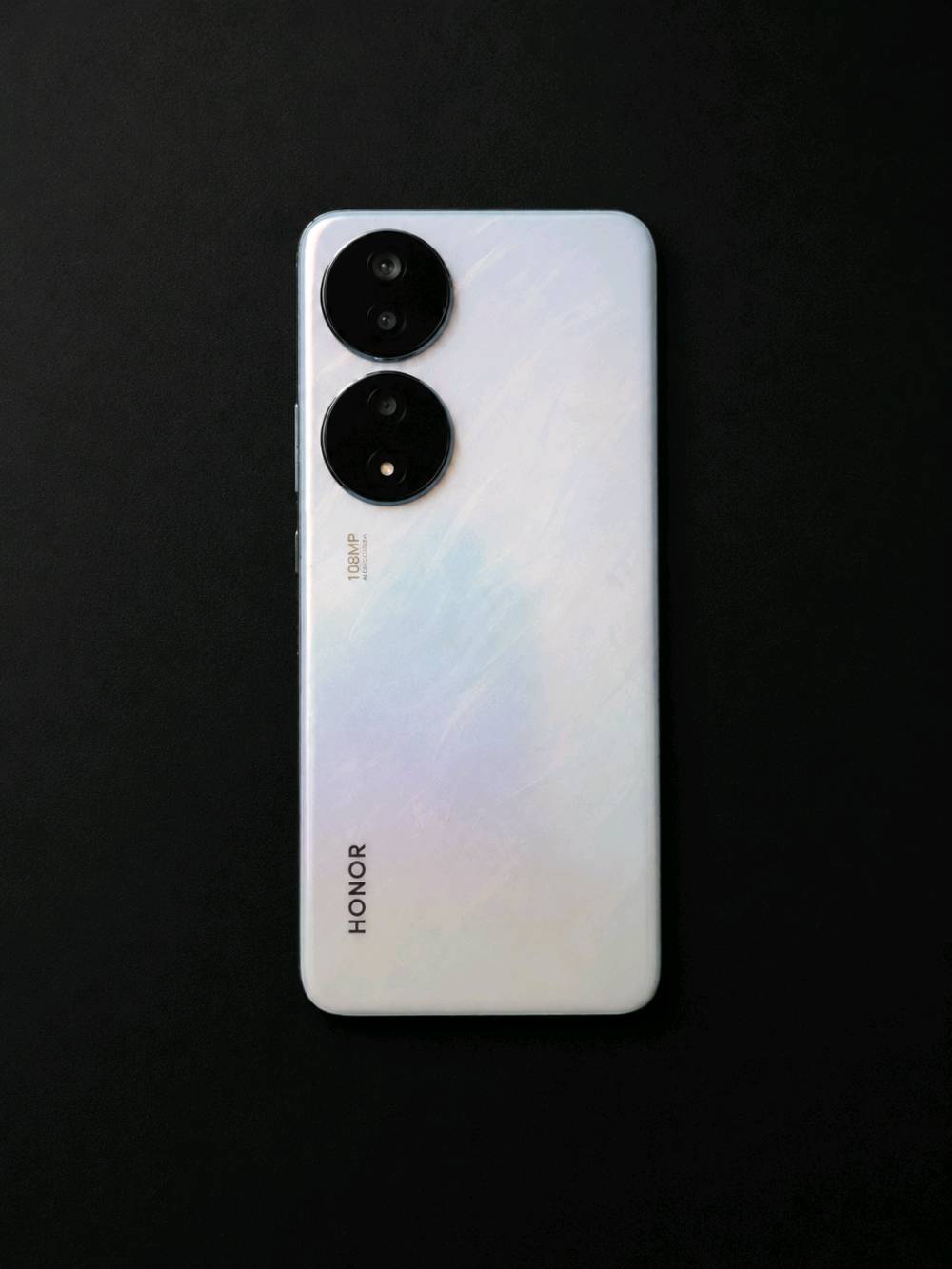 هونر اكس 7 ذاكره 256 بطاريه 6000   
مشغل على الببجي 60 فريم 
Qualcomm Snapdragon 680 4Gمعالج الكاميرا لم تشتغل موجود به فطر صغير والسعر الحال135.       رقم الموبايل  العنوان كربلاء يم المكان ***********