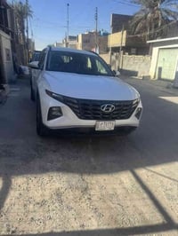 سياره توسان للبيع وارد ضربتهه قبق بنزين سياره حلوه  نص فول كير ابيانو ...