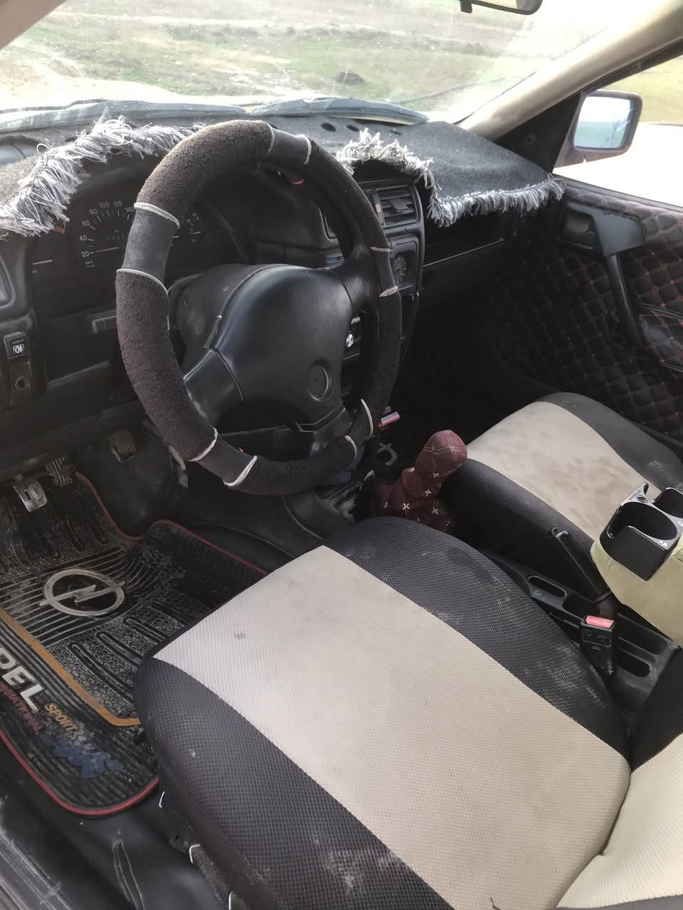 #للبيع
السلام عليكم. 
للبيع فكترأ 18 ماسحه رقم كركوك سنوية لغاية2028
صبغ جماليه كل شي شغال مابيها نقص 

للاستفسار *********** والخاص مفتوح
