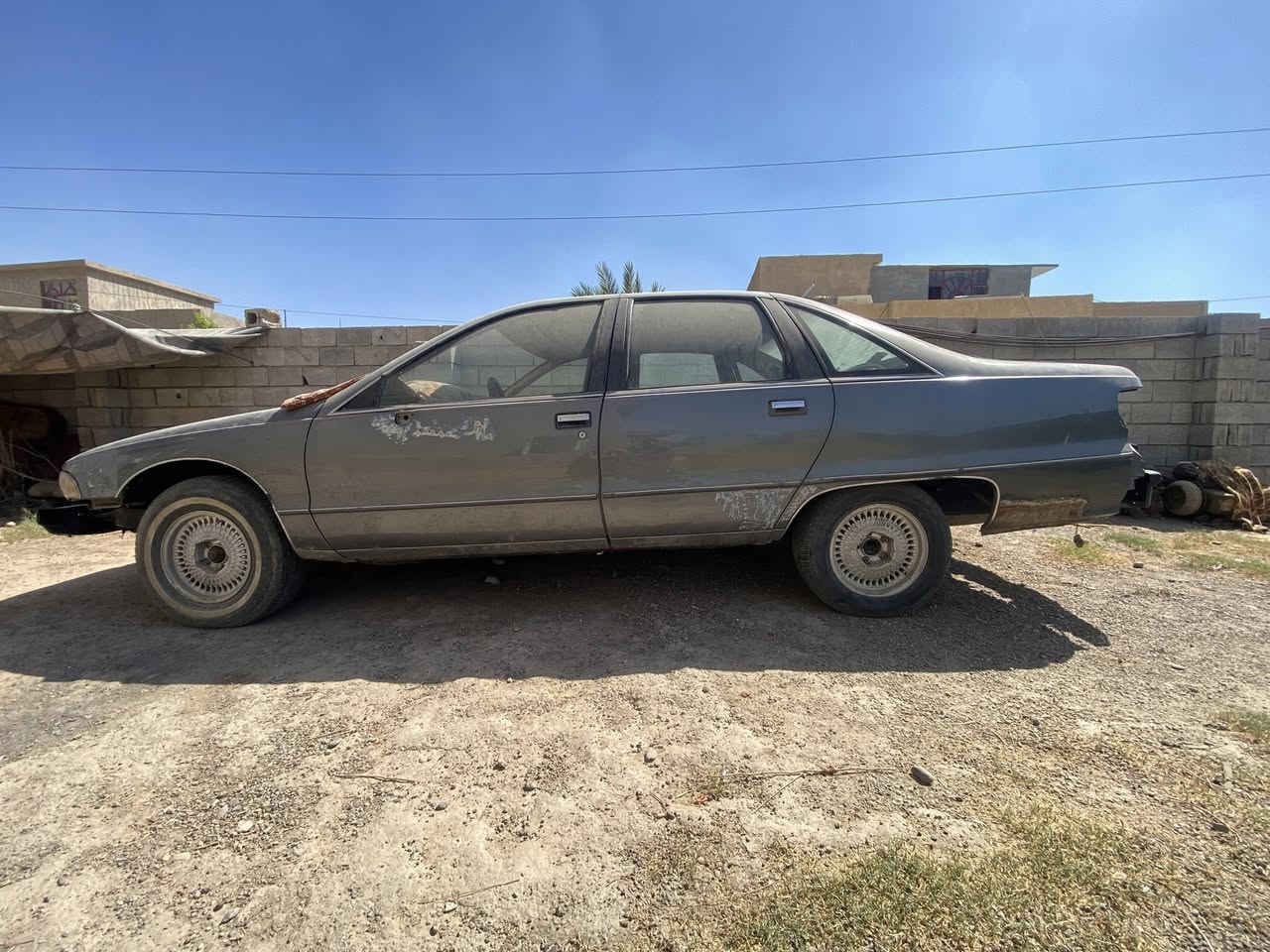 للبيع دولفين 1991 معمر جديد عيزها صبغ فقط مكينه وكير مال حاويه جدد مشدود بيها غراضها كامله من غرفه داخليه وبطايب مال بوب رقم صلاح الدين بسمي 37 وبيها مجال غير متواجد عالفيس ***********
