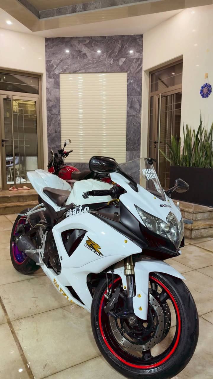 السلام عليكم شباب جكسر وارد امريكي حادث كفر ومبدل كفاله مكينه وكير ودراجه خير من الله كلشي شغال بيه ماكو شي عطلان بيه…ممشه دراجه 42 الف حقيقي….عليه تطوالات خلفيه وفيت بم ريسنك وبلكات ريسنك….وهاي صوره كدامكم موضحه إله اكثر وتجي وشوفه احله بعد بهواي مكاني بغداد العامريه ***********واتساب وعادي
