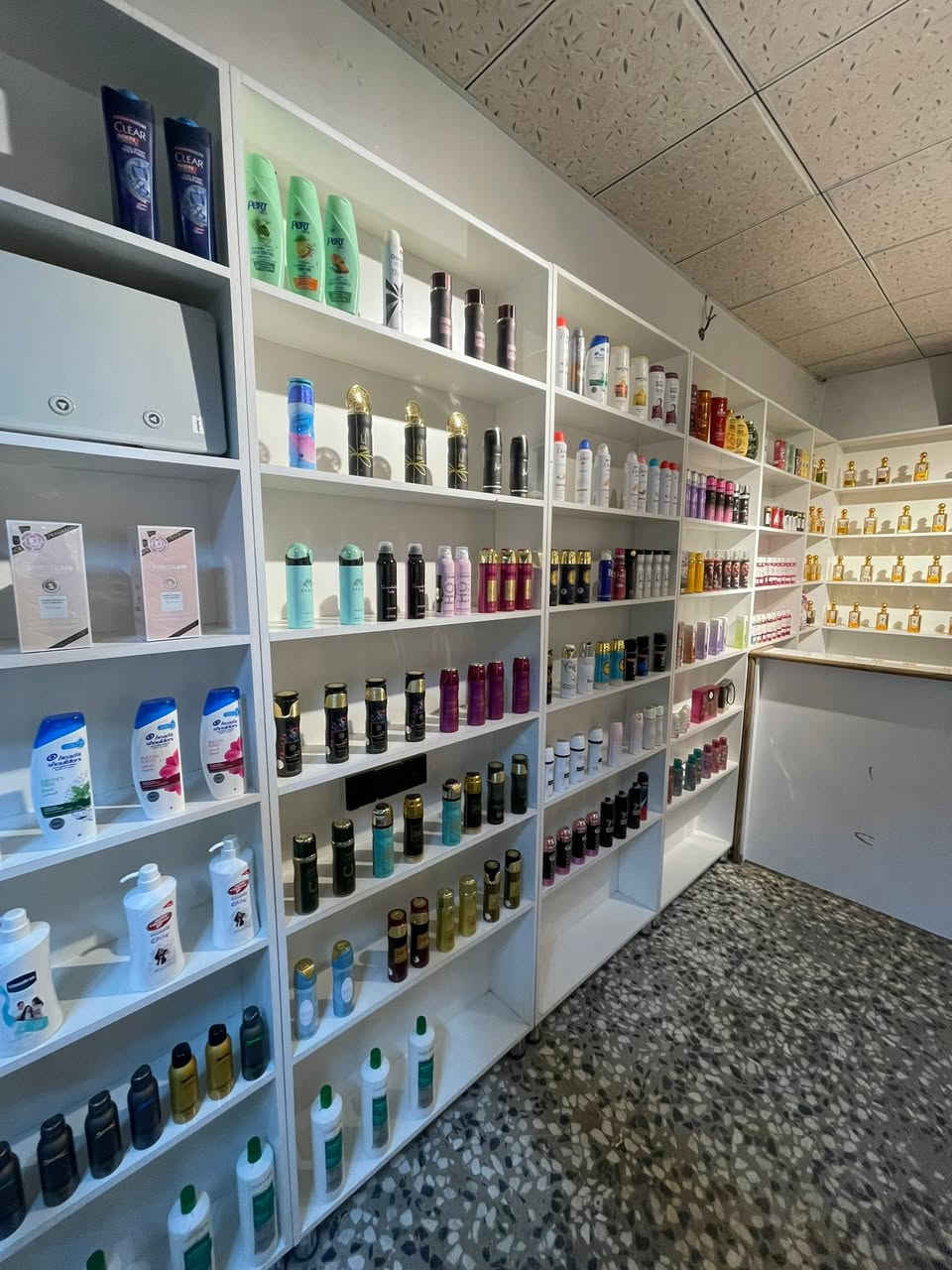 محل تاج 👑 للعطور المركزة 
موقع الثعالبة قرب متوسطة الصقور 
كافه انواع العطور المركزة والمعطرات 
المحل متكامل يحتاج بس ادارة جديدة
معروض للبيع 
موقع ركن مقابل ابو رقية الكصاب 
موقع تجاري وفرصه عمل مربحه 
للتواصل خاص او على الرقم 
***********
